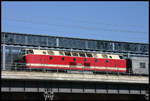 Die ehemalige DR Diesellok 119158 ist hier am 23.9.2006 auf der Stadtbahn Berlin in Höhe Jannowitzbrücke mit einem Museumszug in Richtung Hauptbahnhof unterwegs.