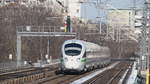 ICE 411 052  Travemünde  ist kurz nach Abfahrt aus Berlin Hbf als ICE 1548 nach Aachen Hbf vor dem Passieren des S-Bahnhofs Tiergarten auf der Stadtbahn Berlin.

Berlin, der 14.02.2021