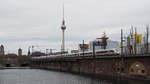 ICE 4 (412 218  Wiedersehen mit den Liebsten ; TZ 9218) als ICE 853 (hinten mit unbekanntem ICE 4) ist kurz vor Ziel Berlin-Ostbahnhof auf seiner Fahrt von Köln.