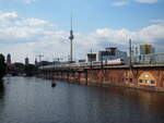 101 013  Intercity  fährt mit IC 143 dem Ziel, Berlin Ostbahnhof, entgegen.