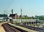 Nachschuss auf den Ausfahrenden EC 46 nach Warschau Wschodnia (Berlin-Warschau-Express) mit 186 130-1 am 16.04.09 um 12:30 bei der Ausfahrt aus dem Berliner Hbf.