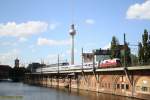 Die EM-Werbelok 5 370 006  Tschechien  von PKP Intercity konnte mit ihrem EC 45 nach Warschau gerade noch der obligatorischen  Foto-Wolke  entwischen ;) (Berlin-Jannowitzbrcke, 14.08.2012)