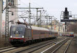 Gut besetzt erreicht der Fernzug aus Stuttgart von Locomore Berlin und wird als nächstes nach der Vorbeifahrt am S-Bahnhof Savignyplatz am Bahnhof Zoo halten.