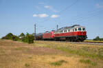 Am 14.06.2023 rollte die 232 189 mit 145 053 und einem Kesselzug aus Seddin, durch Jeeser.