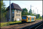 Der ODEG VT 650.073 passiert hier am 23.9.2006 das Stellwerk Zepernick bei Berlin.