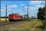 155 124-1 der LDK nähert sich am 03.07.2022 mit einen Ganzzug aus Silowagen Lutherstadt Wittenberg-Labetz.