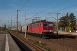 155 191-0 der Leipziger Dampf KulTour mit einem Getreidezug in Richtung Tschechien. Fotografiert am 26.10.2024 in Heidenau. 