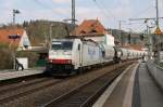 186 240-8 von Railpool, unterwegs fr Ruhrtalbahn Cargo, fhrt am 17.4.2012 durch den Bahnhof Rathen im Elbtal Richtung Dresden.