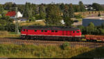 232 535-5 (132 535-6) zieht leere Flachwagen mit der Bezeichnung  Res  am Birkhahnweg in Halle (Saale) Richtung Bitterfeld entlang.