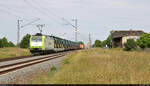 185 517-0 durchfährt mit neuen Traktoren und einigen Containern nach Pirna den Hp Lübs(Magdeburg), der zugleich als Blockstelle (Bk) fungiert.

🧰 ITL Eisenbahngesellschaft mbH (ITL)
🕓 11.6.2022 | 10:48 Uhr