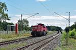 261 020-2 kommt Lz von Rodleben durch Jütrichau gen Magdeburg gefahren. JJütrichau wurde 2012 durch mangelde Nachfrage geschlossen. Heute erinnert nur noch der Wetterschutz auf dem Bahnsteig an den einstigen Haltepunkt.

Jütrichau 24.07.2020