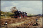031010 ist hier im Bahnhof Güsen am 19.10.1991 mit dem D 642 nach Magdeburg unterwegs.