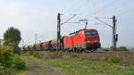 DB Cargo 193 334 mit gemischtem Güterzug in Richtung Hannover (Burgstemmen, 24.10.19).