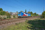 383 009 von CD Cargo zog am 04.10.2024 einen leeren Containerzug durch Burgdorf in Richtung Süden.