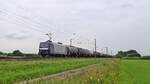 DB Cargo v145 010 mit Kesselwagenzug in Richtung Osnabrück (bei Melle, 21.07.2021).