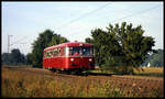 Am 5.90.2004 waren einige Sonderzüge auf der Rollbahn zur großen Fahrzeugausstellung in Osnabrück unterwegs. An der Landesgrenze Niedersachsen zu Nordrhein Westfalen bei Hasbergen kam um 09.03 Uhr der Schienenbus VT 95122 aus Münster vorbei.