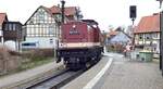 BR 199 872-3 der Harzer schmalspurbahn im Bahnhof Wernigerode Hochschule Harz mit einer Schneeschleuder auf dem Weg vom Brocken nach Wernigerode am 05.04.2022 um 11.06 Uhr.