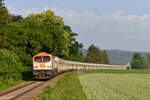 V330.6 quält sich mit ihrem Kieszug am 13.06.2020 die letzte Steigung zum Kieswerk Bodenwerder-Kemnade hoch.