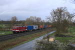 243 559 der Deltarail mit einem Containerzug auf der Fahrt vom Hamburger Hafen nach Moers, aufgenommen am 13.3.2020 im südlichen Münsterland
