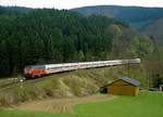 Am 25.04.2003 gab es noch  Fernverkehr  im Sauerland. 218 129 mit Leerzug aus Willingen bei Elleringhausen.