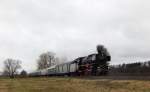 01 150 dampfte am 20.2 mit einem Sonderzug von Möchengladbach nach Willingen. Hier dampft er gerade ziwschen Fröndenberg und Wickede Richtung Arnsberg, dort wird sie Wasser fassen.

Wickede 20.02.2016