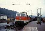 Finnentrop mit 111 120 vor einem Nahverkehrszug nach Siegen am 10.04.1984