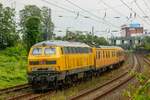 218 471-1 schiebt Fahrwegmesszug 60 003-4 DB in Wuppertal, am 30.06.2024.