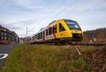 Der VT 265 (95 80 0648 165-8 D-HEB /95 80 0648 665-7 D-HEB), ein Alstom Coradia LINT 41 der HLB Hessenbahn GmbH, erreicht am 22.02.2023, als RB 93  Rothaarbahn  (Bad Berleburg - Erndtebrück - Kreuztal - Siegen - Betzdorf), bald den Bahnhof Kirchen (Sieg).

Der Alstom Coradia LINT 41 wurde 2004 von der ALSTOM Transport Deutschland GmbH (vormals LHB - Linke-Hofmann-Busch GmbH) in Salzgitter-Watenstedt unter der Fabriknummer 1188-015 für die vectus Verkehrsgesellschaft mbH als VT 265 gebaut, mit dem Fahrplanwechsel am 14.12.2014 wurden alle Fahrzeuge der vectus nun Eigentum der HLB.
