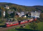 Bei Biersdorf auf der Daadetalbahn entstand am 08.09.1993 diese Aufnahme mit einer vierteiligen Schienenbusgarnitur.