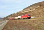 DB Cargo 185 106-0 mit einen gemischten Güterzug auf der Rechten Rheinstrecke am 23.02.19 zwischen Assmanshausen und Lorch 