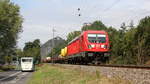 187 111 DB kommt aus Richtung Köln mit einem langen gemischten Güterzug aus Köln-Gremberg(D) nach Mannheim und fährt in Richtung Koblenz auf der Rechte Rheinstrecke KBS 465 bei