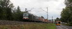 193 673-1 von BahnLogistik/TXL kommt mit einem KLV-Zug aus  München-Laim-Rbf(D) nach Köln-Eifeltor(D) und fährt durch Bad-Honnef am Rhein in Richtung Köln.