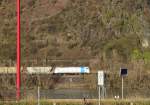 Kurz hinter der Bahnhofsausfahrt von Rheinbrohl ist hier die Railpool 185 673-1 mit einem Getreidezug rechtsrheinisch und stromaufwrtsfahrend  von Brohl-Ltzinger Seite aus fotografiert zu sehen. 14.4,2013