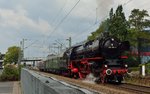 Nach dem Wasser fassen in Königswinter ging es dann weiter gen Koblenz. Hier dampft sie gerade aus dem Bahnhof Königswinter und wird in wenigen hundert Metern aufs normale Richtungsgleis wechseln.

Königswinter 17.09.2016