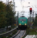 185 613-7 von Crossrail  kommt mit eineim Containerzug aus Zeebrugge-(B) nach  Oradea(RO) und kommt aus Richtung Köln und fährt durch Rhöndorf  in Richtung Koblenz. Aufgenommen auf der Rechten Rheinstrecke (KBS 465) in (Rhöndorf am Rhein).
Bei Regenwetter am Abend vom 7.10.2016.