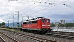 DB Schenker Rail 151 020 mit Containerzug in Richtung Köln (Koblenz-Ehrenbreitstein, 06.10.2013).