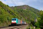 Modellbahngerecht kurz war am 27. April 2017 der DGS 42506 von Passau Gbf nach Antwerpen Noord. Der Containerzug wurde von E 186 224 geführt und konnte bei Wellmich im Rheintal abgelichtet werden.