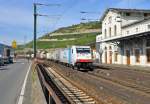 185 635 unterwegs fr ERS mit einem Containerzug Rechtsrheinisch in Richtung Wiesbaden.Bild Aufgenommen im Bahnhof Rdesheim am Rhein am 3.10.2013