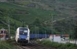 ES64U2 027  Wiener Lokalbahn mit einem Klv ->Mainz in Oberwesel 31.7.08