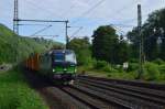 Am ehemaligen Verschiebebahnhof Bingerbrück ist die OHE Cargo 193 219 mit einem Containerzug gen Süden fahrend zu sehen. 4.6.2015