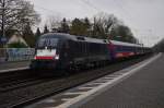 182 536 kommt hier mit dem HKX aus Frankfurt durch Brühl gen Köln gefahren....am Haken hat sie BTE-Wagen. 23.1.2016