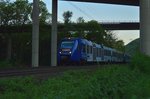 Ein Vlexx-Triebzug vom 622 445 aus geführt ist hier an der Stadtgrenze von Koblenz und nähert sich dem Hbf seiner Endstation am Sonntagabend.