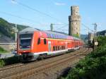 Ein RE von Frankfurt (M) nach Koblenz durchfhrt am 15.7.10 Oberwesel.