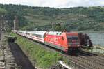 101 062-8 am einen schönen Nachmittag in Oberwesel mit einem südlichen IC-Zug.