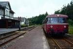 In Uersfeld machte 798 751 am 02.07.1984 auf dem Weg nach Mayen Station