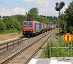 482 021-3 von SBB-Cargo  kommt mit einem Containerzug aus Novara(I) nach Genk-Zuid Haven(B) und kommt aus