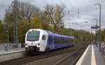 Ein Holländischer Regionalzug aus Aachen-Hbf(D) nach Maastricht(NL) und kommt aus Richtung Aachen-West,Laurensberg,Richterich und fährt durch Kohlscheid in Richtung Herzogenrath. Aufgenommen von Bahnsteig 2 in Kohlscheid. 
Bei Wolken am Nachmittag vom 14.11.2019.