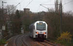 Ein Nachschuss auf einen Holländischer Regionalzug aus Aachen-Hbf(D) nach Maastricht(NL) und kamm aus Richtung Aachen-Hbf und fuhr durch Aachen-Schanz in Richtung Aachen-West,Laurensberg,Richterich,Kohlscheid,Herzogenrath. 
Aufgenommen vom Bahnsteig von Aachen-Schanz.
Bei Regenwolken am Nachmittag vom 28.11.2019.