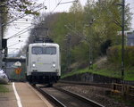 139 558-1 von Railadventure kommt die Kohlscheider-Rampe hoch aus Richtung Neuss,Herzogenrath kommt als Lokzug aus Neuss nach Aachen-West und fährt durch Kohlscheid in Richtung Richterich,Laurensberg,Aachen-West.
Aufgenommen vom Bahnsteig 2 in Kohlscheid.
Bei Sonne und Wolken am Morgen vom 19.4.2016.