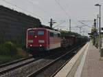 151 167-4 kommt mit einem Stahlzug durch Allerheiligen gen Köln.